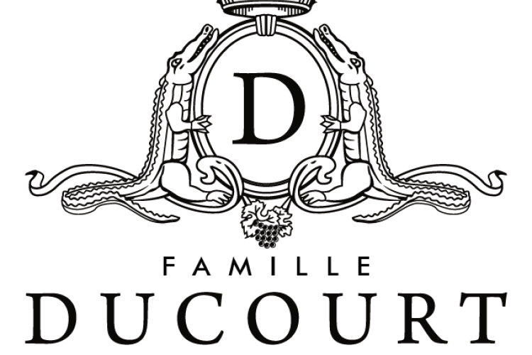 Logo de la Famille Ducourt : un blason orné d’une couronne et entouré de deux crocodiles stylisés, avec la lettre D au centre et le texte ‘Famille Ducourt – Depuis 1858’.